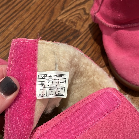 Child’s size 10 UGG Boots Pink - Picture 3 of 6